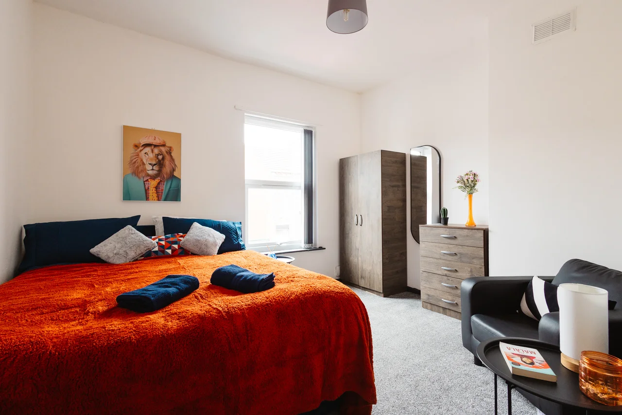 Widnes bedroom with orange and blue furnishings and lion artwork